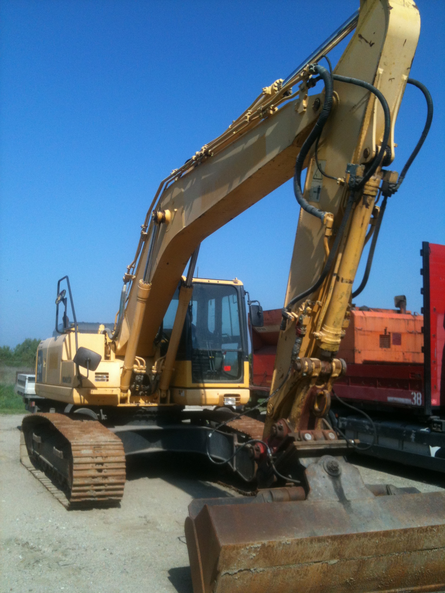 Inchiriere-excavator-Komatsu