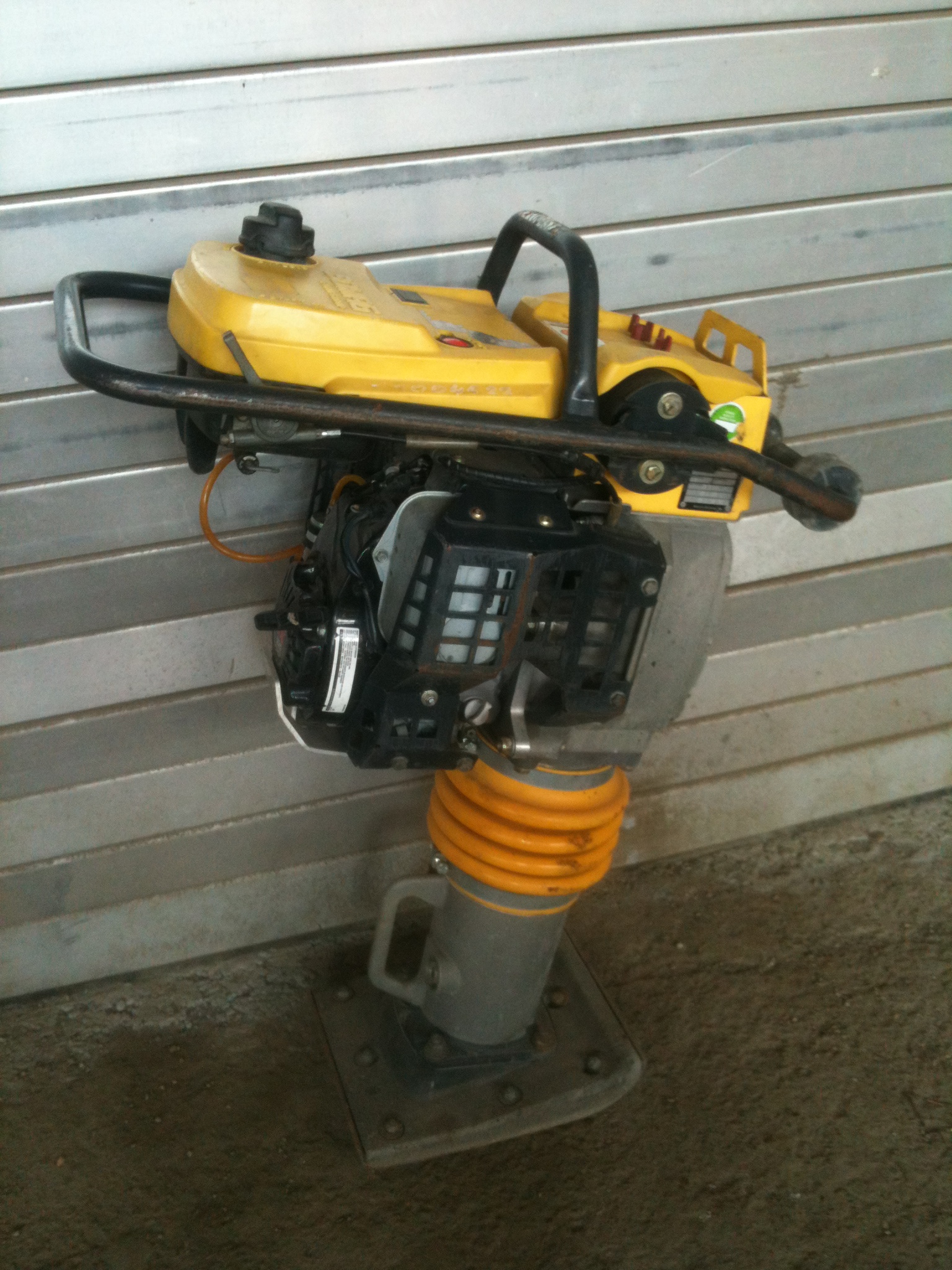 De inchiriat MAI compactor