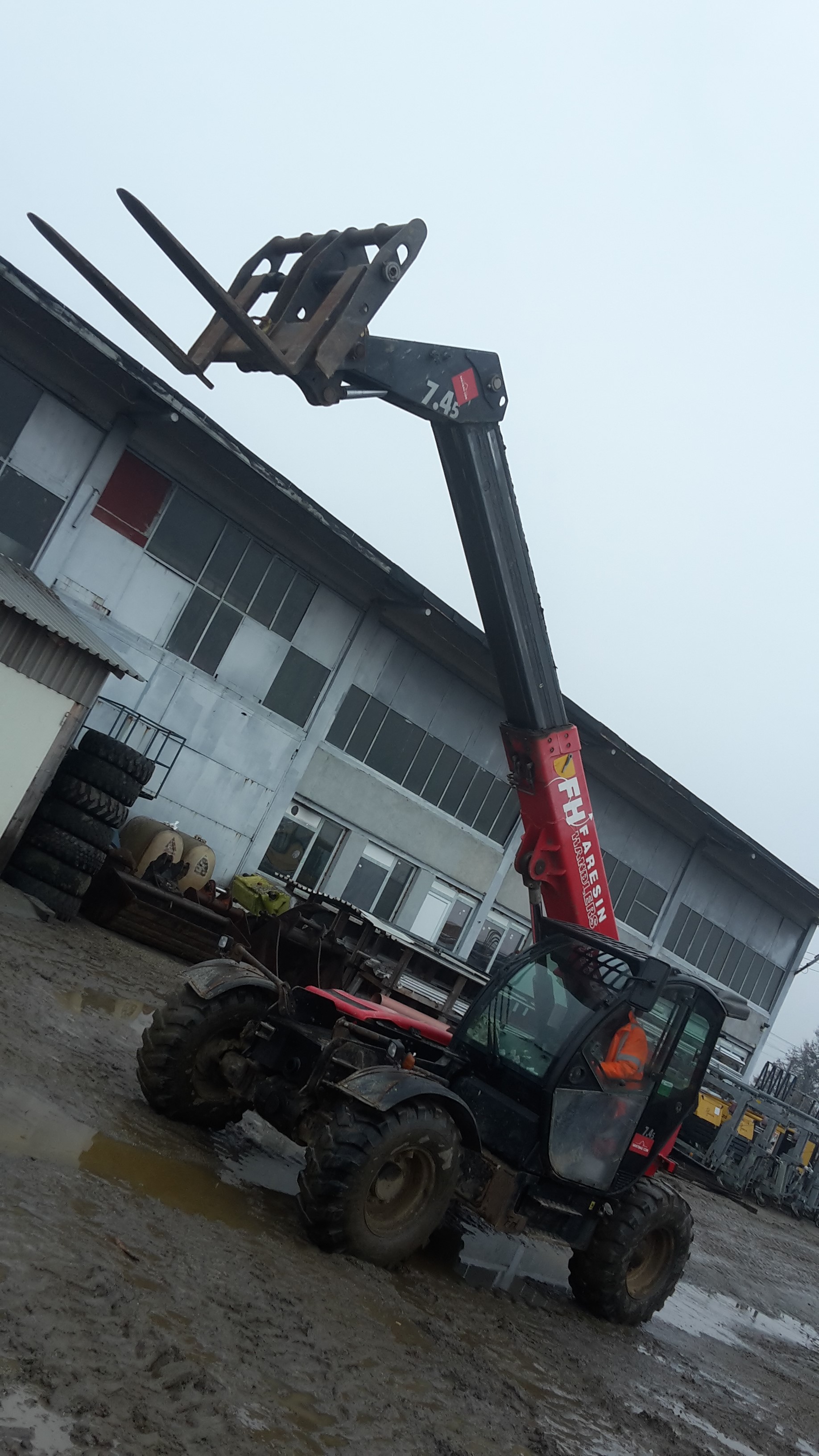 De inchiriat Rolift Faresin