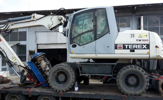 De inchiriat Excavator Terex